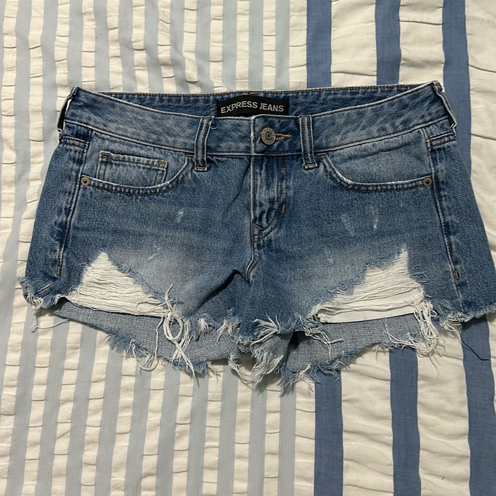 Express distressed cutoff denim shorts size 4